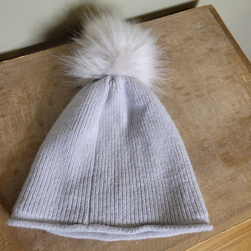 Aritzia Main Character Pom Cozy Gray Beanie